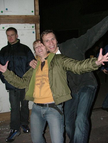 Tina und Freund in Party Pose