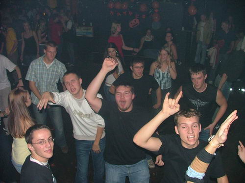 Die Masse tobt zu Missy